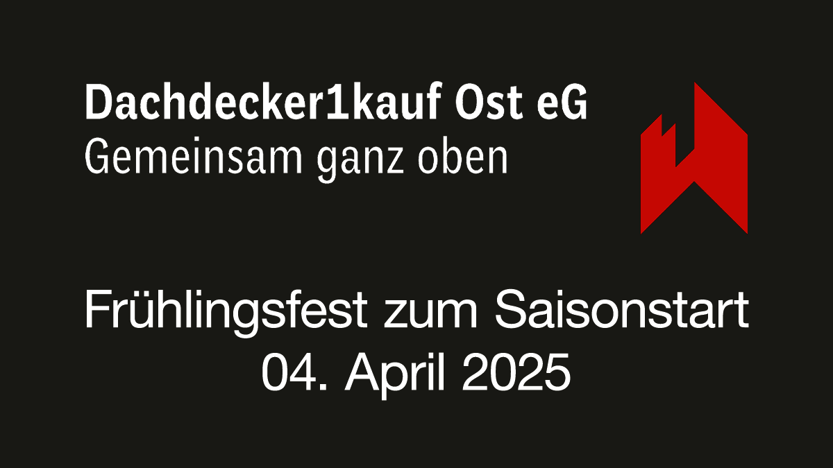 Dachdecker1kauf: Frühlingsfest Das rote Logo von Dachdecker1kauf auf der rechten Seite, links daneben die Aufschrift "Dachdecker1kauf Ost eG / Gemeinsam ganz oben". In der unteren Bildhälfte die Aufschrift "Frühlingsfest zum Saisonstart / 04. April 2025". Das Ganze vor einem dunkelgrauen Hintergrund.