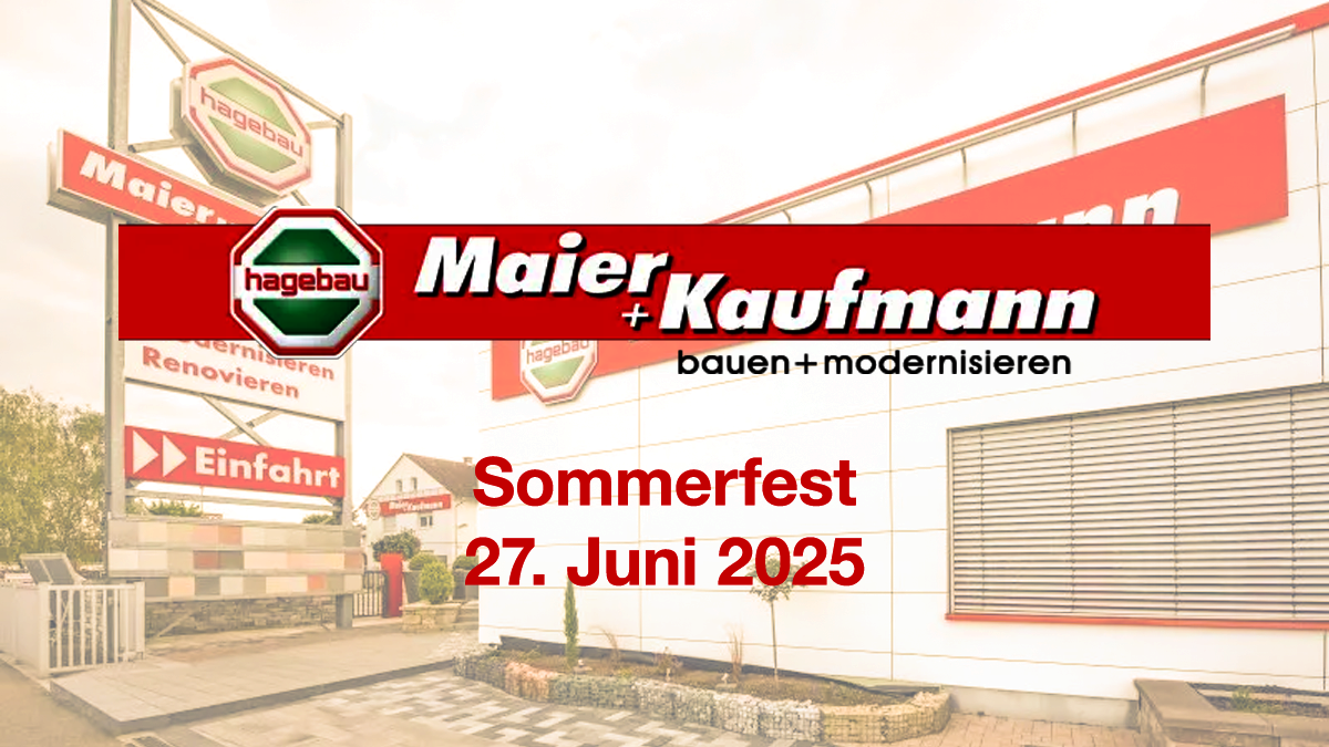 Maier+Kaufmann Offenburg Sommerfest Als Hintergrund halb transparent und warm eingefärbt die Vorderfront eines Maier+Kaufmann-Standortes, komplett mit großem Schild, das die Einfahrt markiert. Darüber: Das Maier+Kaufmann-Logo mit dem integrierten Hagebau-Logo und dem Text "hagebau / Maier+Kaufmann / bauen+modernisieren". Unterhalb die Aufschrift "Sommerfest / 27. Juni 2025".