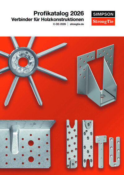 Das Cover des 2026er-Profikatalogs von Simpson Strong-Tie. Vor einem orangenen Hintergrund sind verschiedene Holzverbinder abgebildet. Oben ist ein weißer Balken mit dem Logo des Unternehmens sowie der Aufschrift "Profikatalog 2026" und "Verbinder für Holzkonstruktionen" und "C-DE-2026 | strongtie.de".