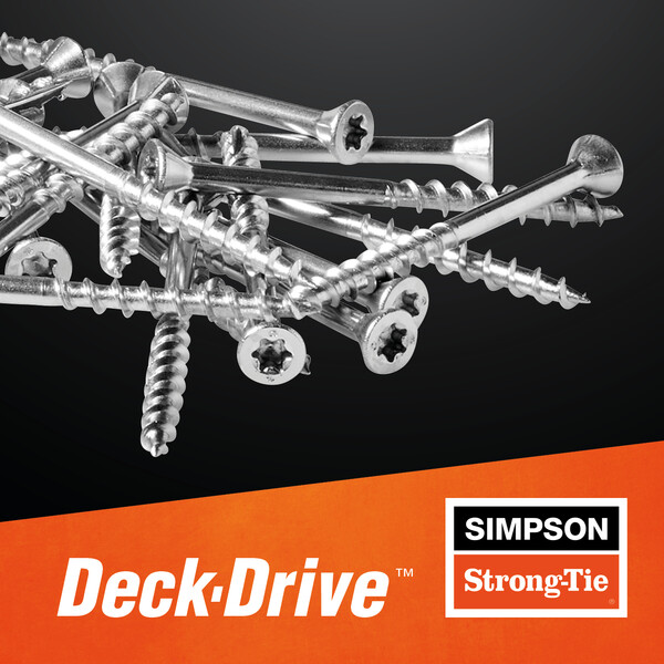 Ein kleiner Haufen verstreuter Schrauben vor einem schwarzen Hintergrund. Das untere Viertel des Bildes ist orange und zeigt die Aufschrift "Deck Drive" sowie das Simpson Strong-Tie-Logo.