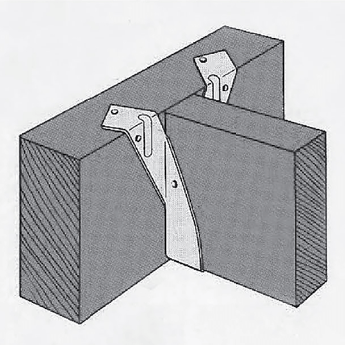 Die monochrome Zeichnung einer Verbindung zweier im rechten Winkel zueinander stehender Holzstücke. Verbunden sind sie mit einem einfachen Balkenschuh, der aus einem einzelnen Metallband gebogen zu sein scheint.