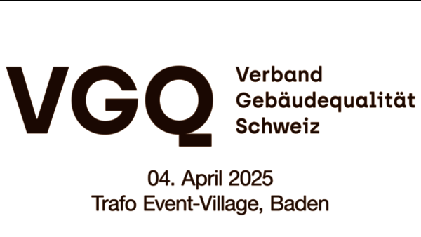 Das Logo des VGQ, dazu die Aufschrift "Verband Gebäudequalität Schweiz" und "04. April 2025 / Trafo Event-Village, Baden"
