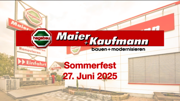 Als Hintergrund halb transparent und warm eingefärbt die Vorderfront eines Maier+Kaufmann-Standortes, komplett mit großem Schild, das die Einfahrt markiert. Darüber: Das Maier+Kaufmann-Logo mit dem integrierten Hagebau-Logo und dem Text "hagebau / Maier+Kaufmann / bauen+modernisieren". Unterhalb die Aufschrift "Sommerfest / 27. Juni 2025".