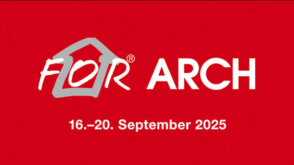 Der Schriftzug "FOR ARCH" vor einem roten Hintergrund - das "O" befindet sich in der stilisierten, in Grau ausgeführten Kontur eines Hauses. Darunter der Schriftzug "19.-20. September 2025".