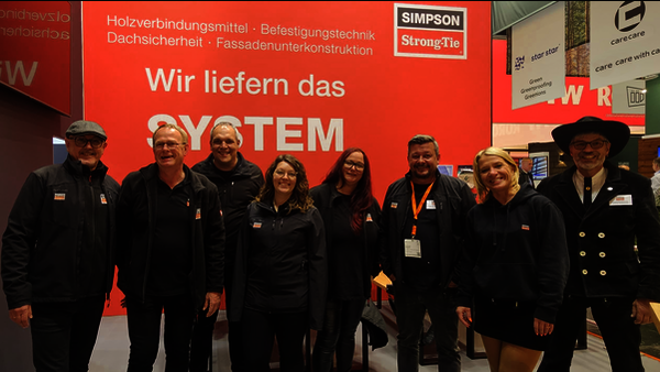 Das Simpson Strong-Tie-Team auf dem Messestand der BAU 2025